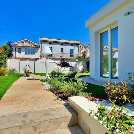 La Presentosa Bed & Breakfast 4*